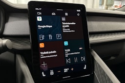 valkoinen Polestar 2 2022 kuva 26.