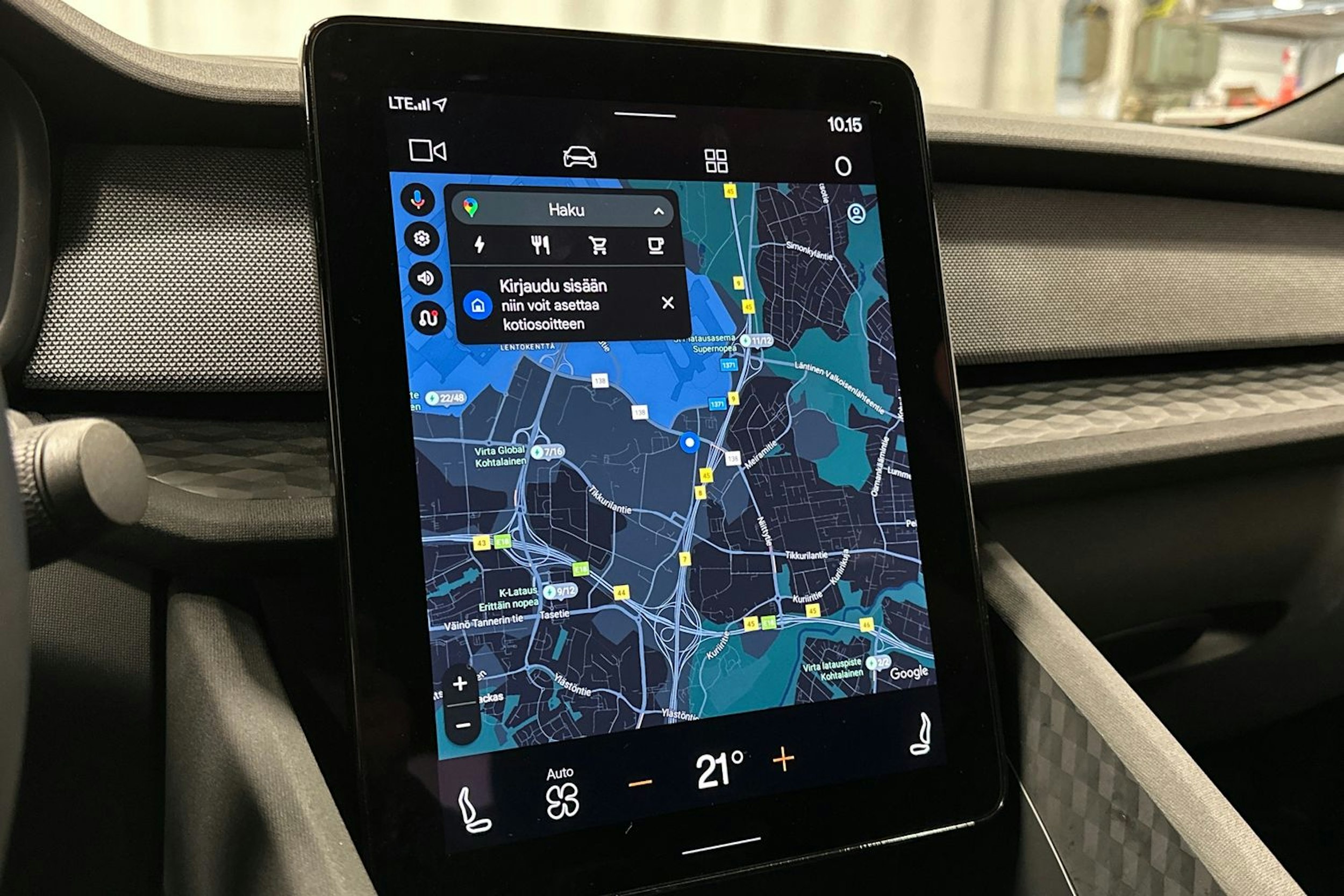 valkoinen Polestar 2 2022 kuva 27.