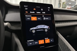 valkoinen Polestar 2 2022 kuva 29.