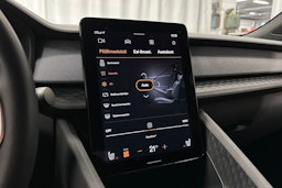 valkoinen Polestar 2 2022 kuva 34.