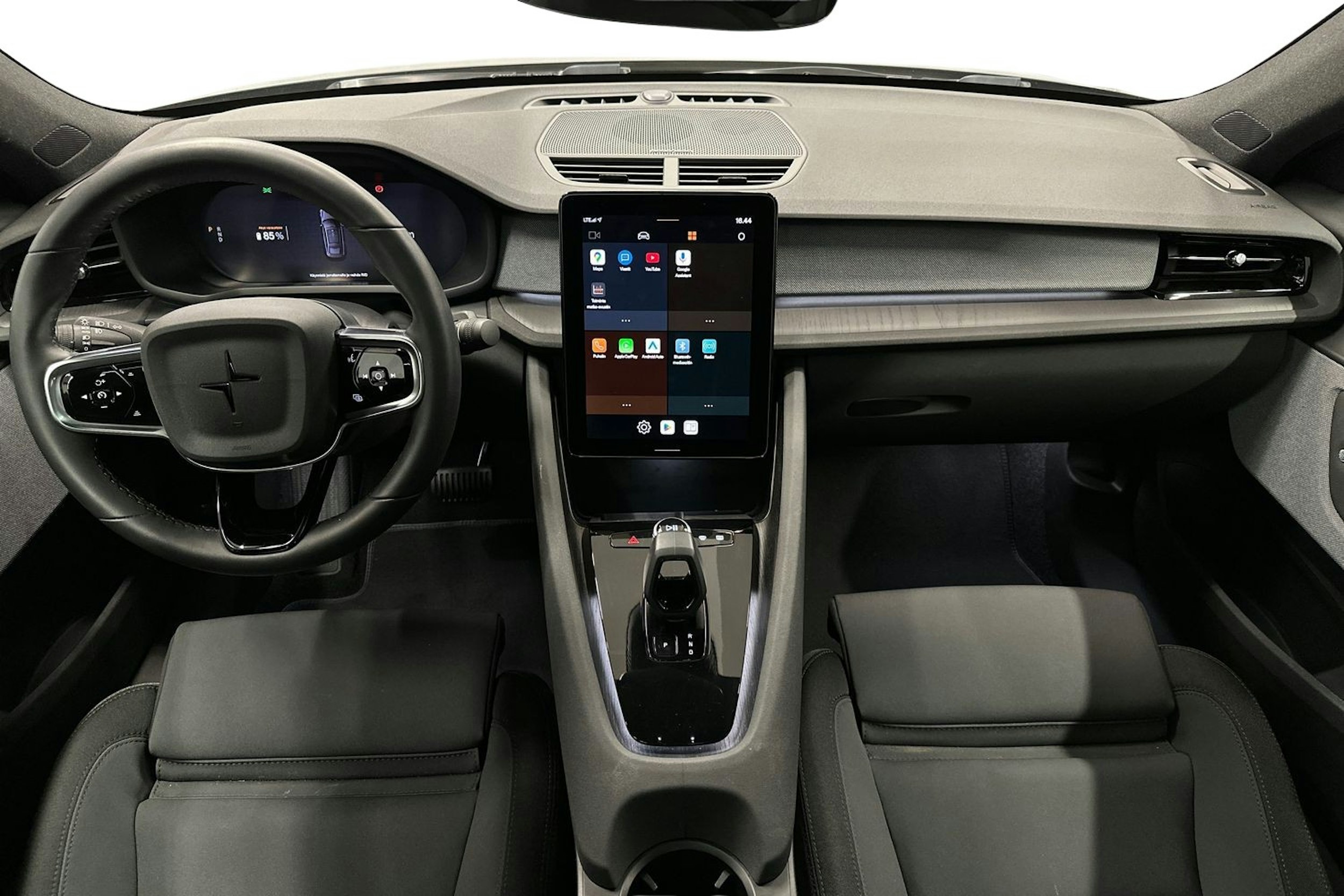harmaa Polestar 2 2022 kuva 9.