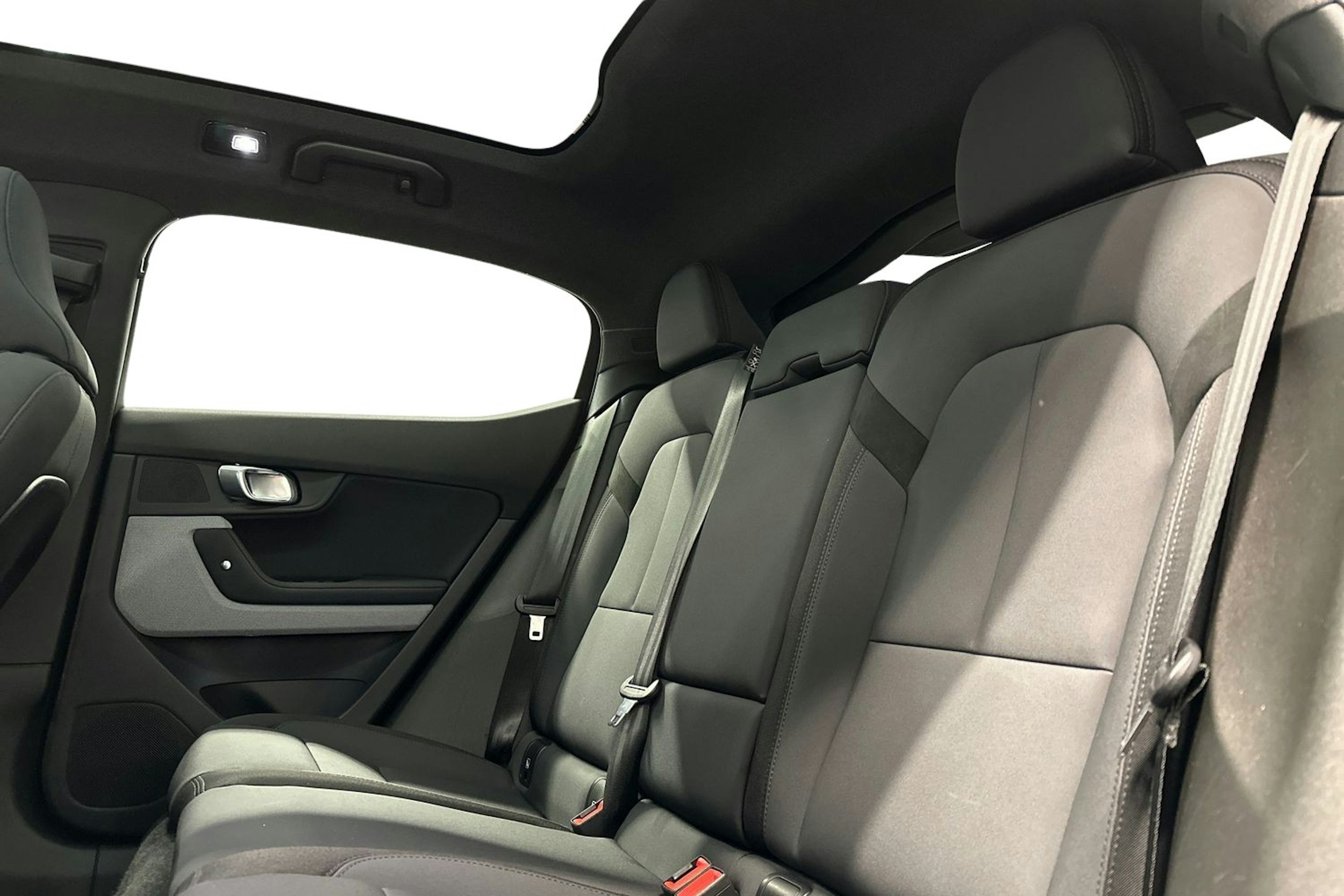harmaa Polestar 2 2022 kuva 10.
