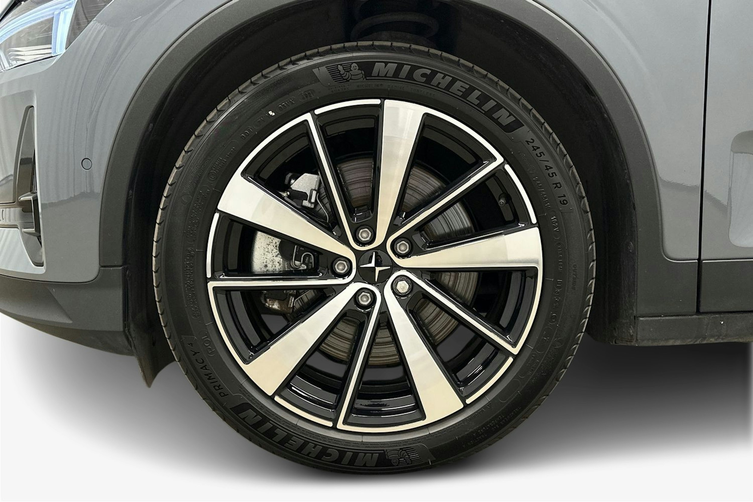 harmaa Polestar 2 2022 kuva 11.