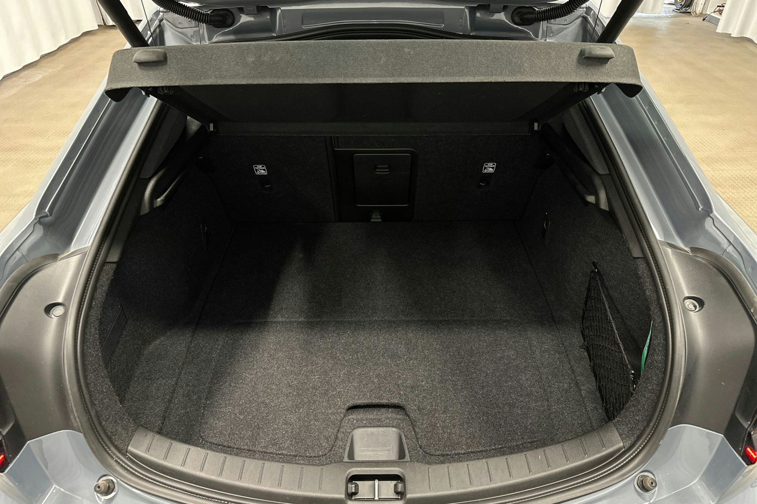 harmaa Polestar 2 2022 kuva 14.