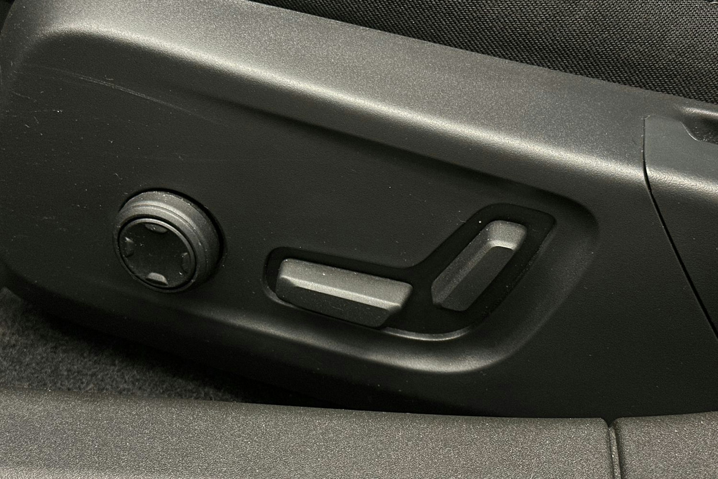 harmaa Polestar 2 2022 kuva 20.