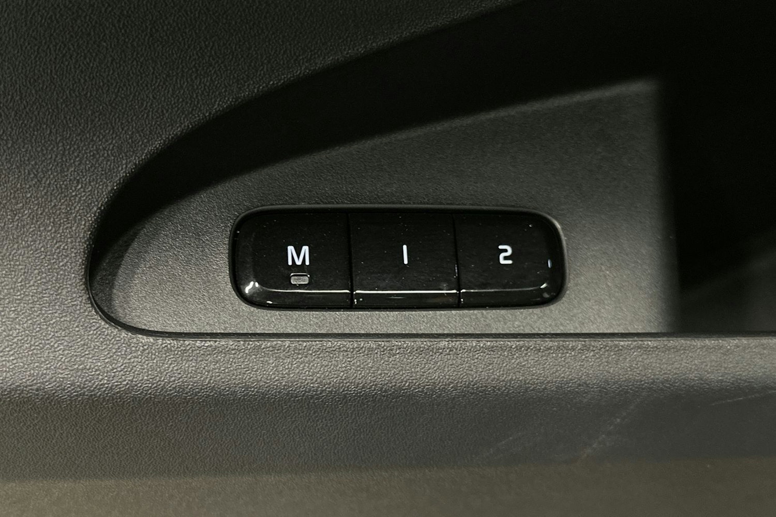 harmaa Polestar 2 2022 kuva 21.