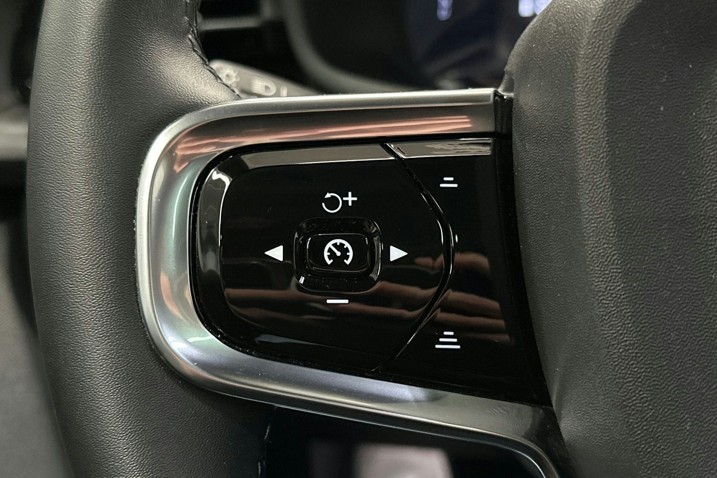 harmaa Polestar 2 2022 kuva 22.