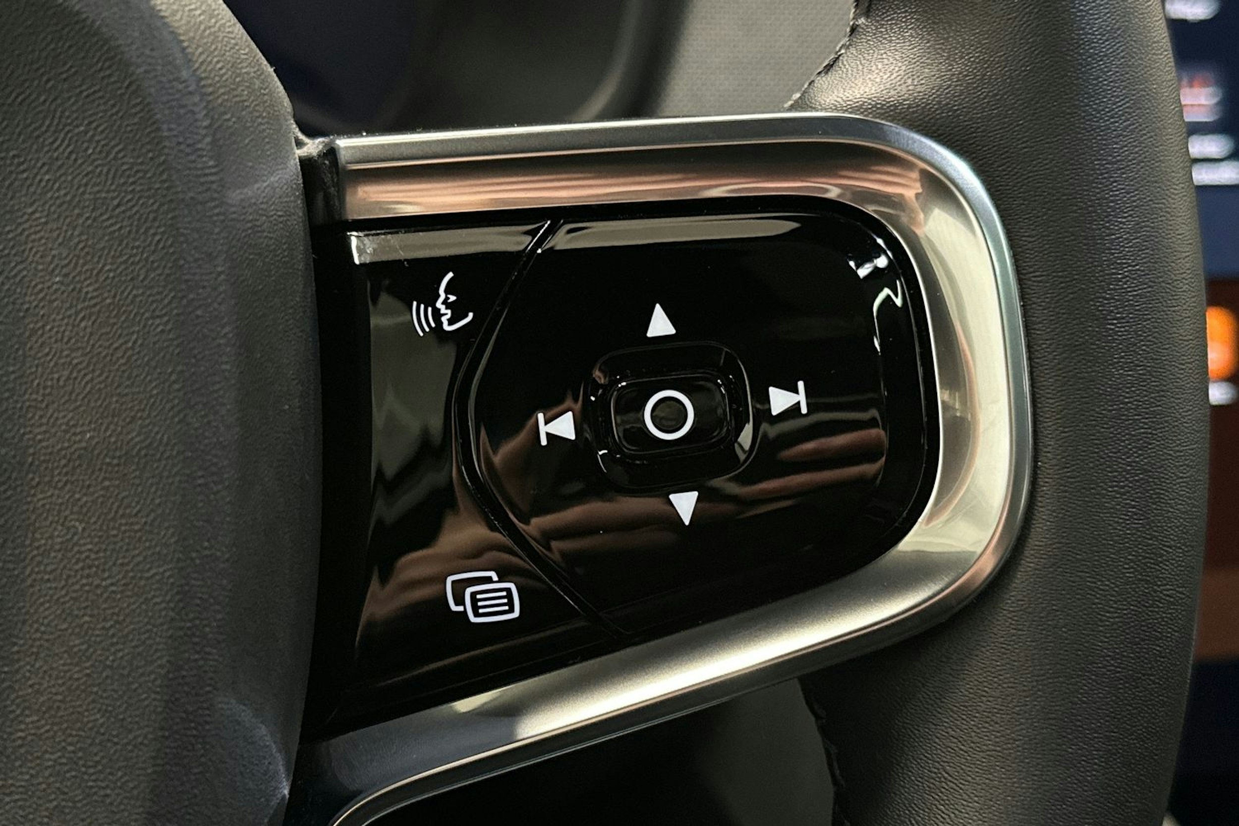 harmaa Polestar 2 2022 kuva 23.