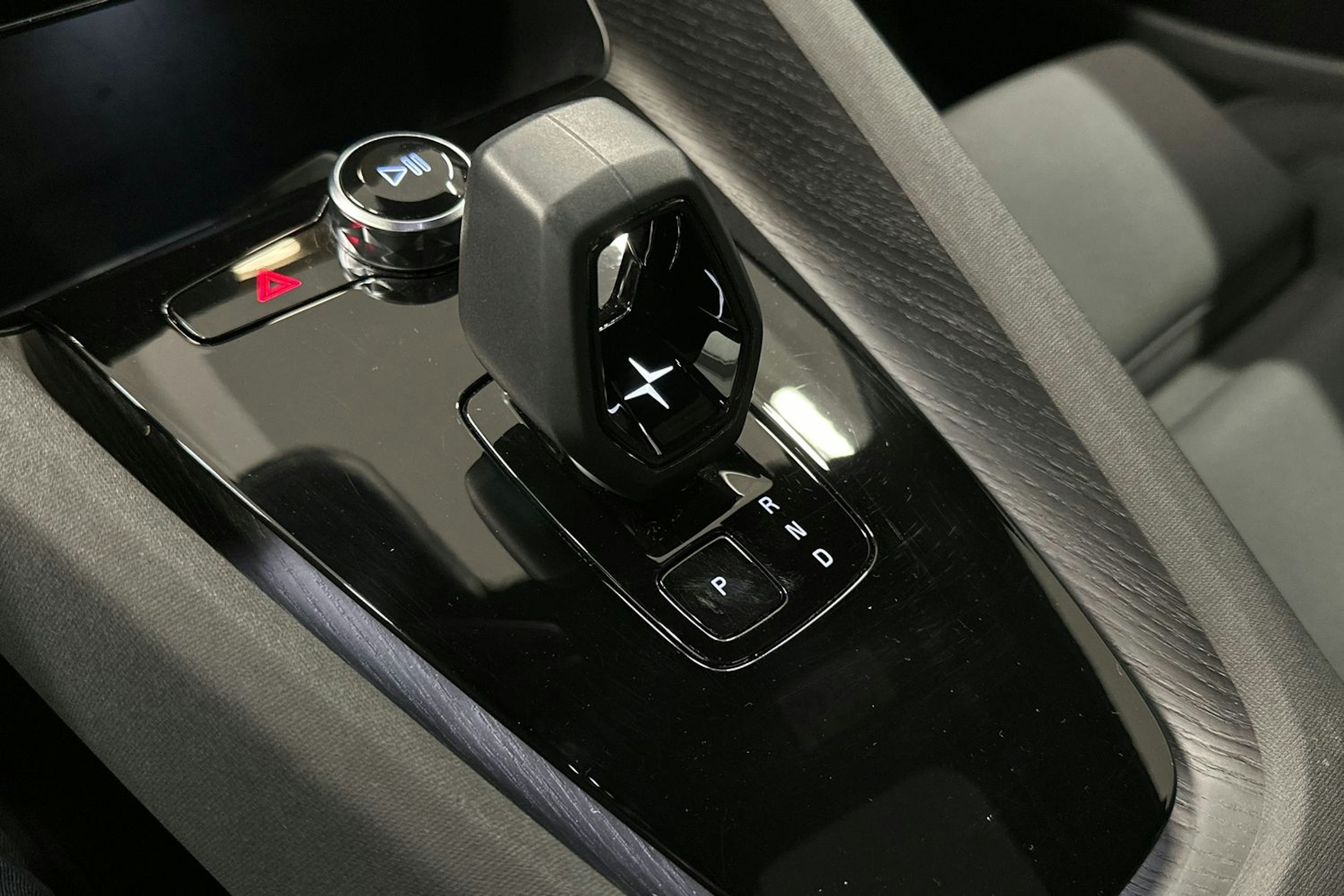 harmaa Polestar 2 2022 kuva 31.