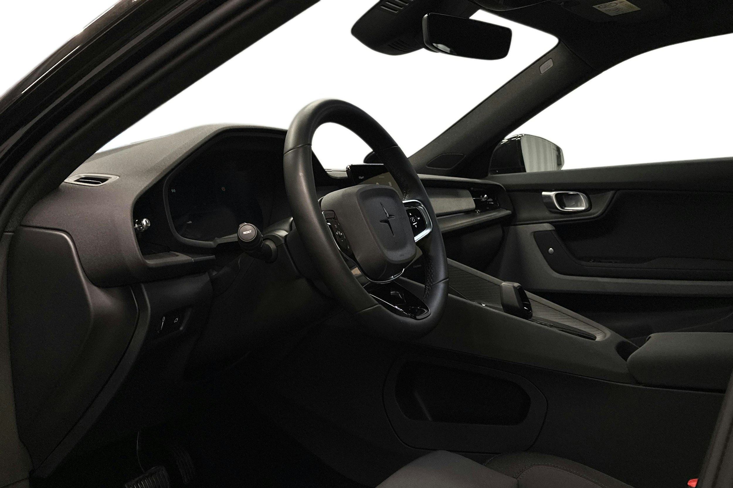 musta Polestar 2 2022 kuva 7.