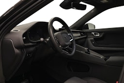 musta Polestar 2 2022 kuva 7.