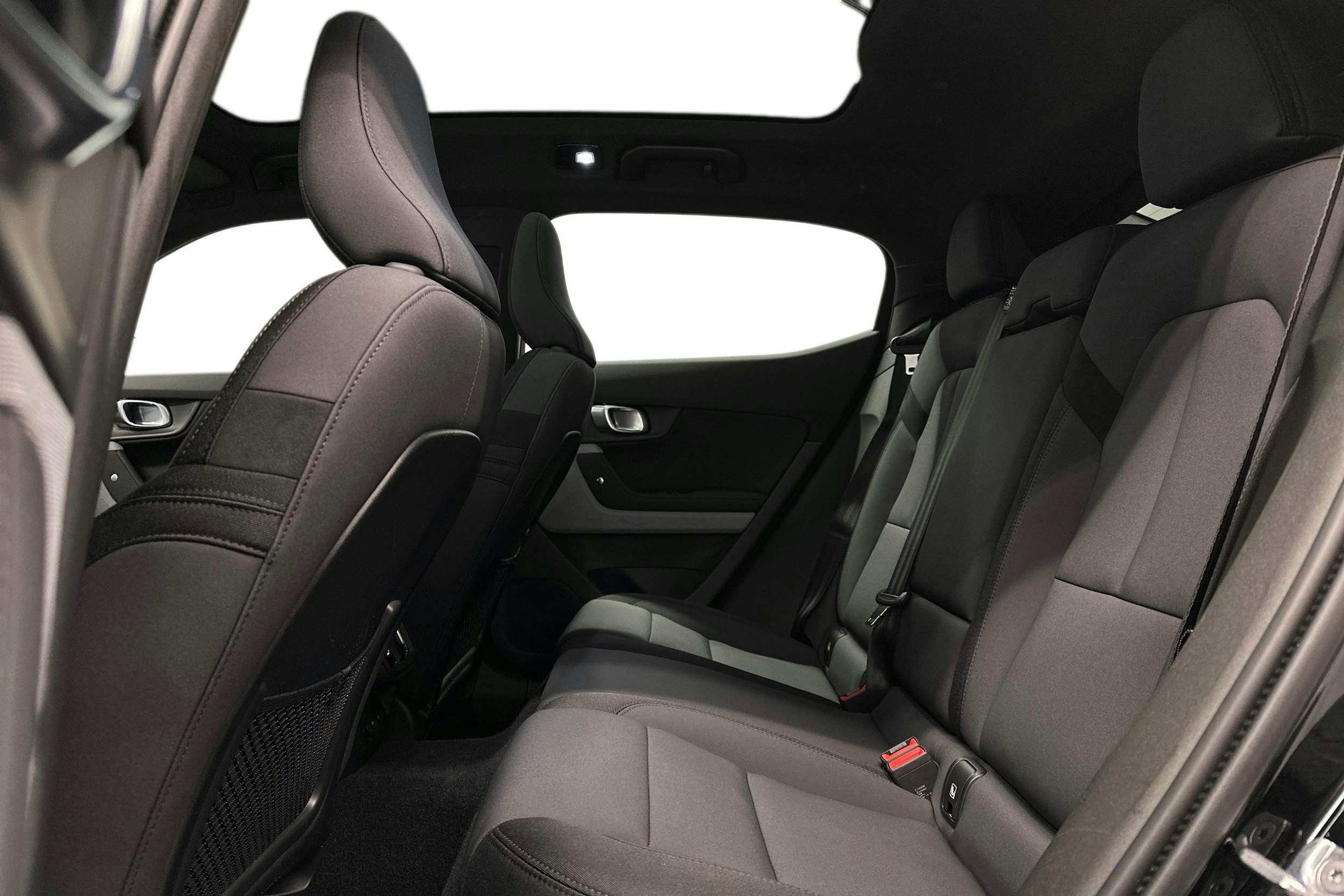 musta Polestar 2 2022 kuva 10.