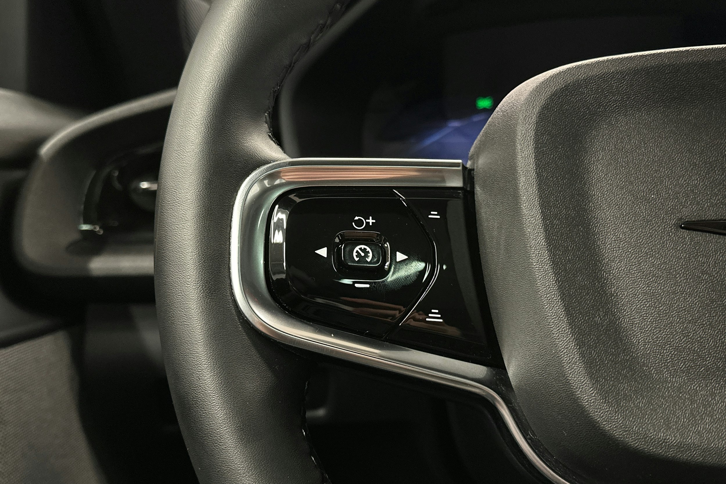 musta Polestar 2 2022 kuva 14.