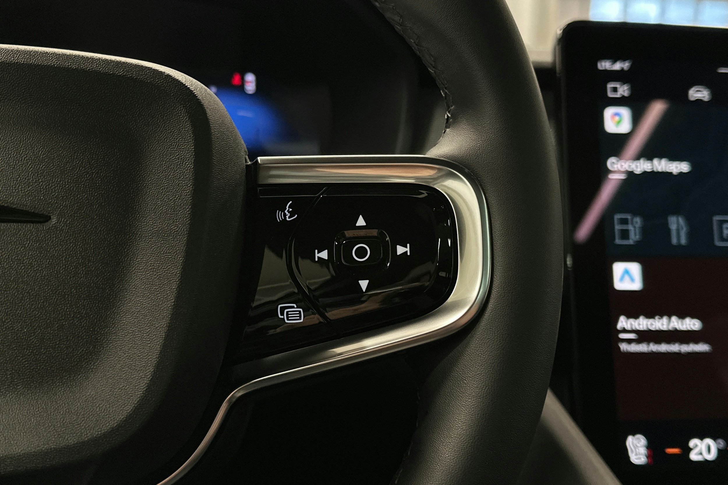 musta Polestar 2 2022 kuva 15.