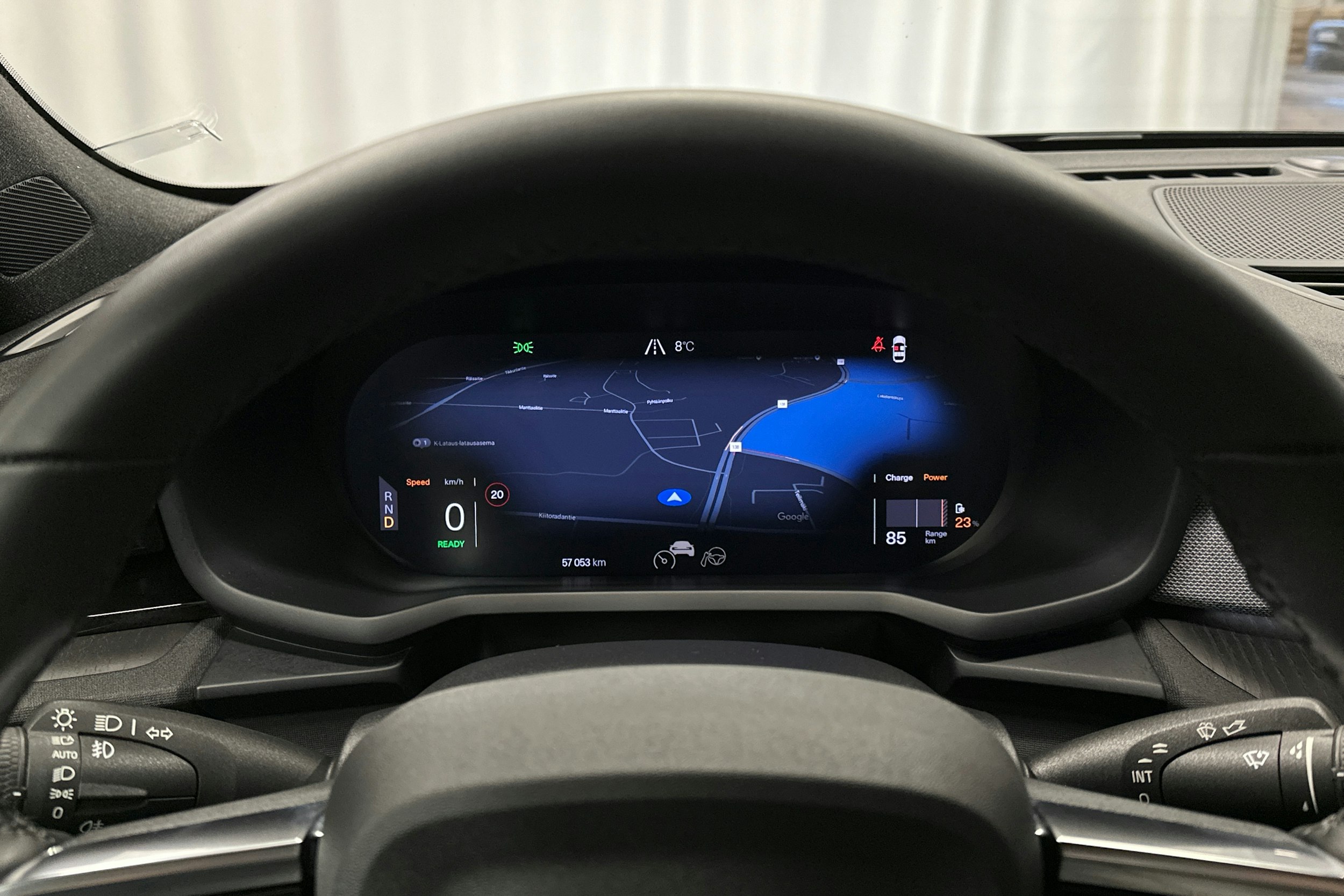 musta Polestar 2 2022 kuva 16.