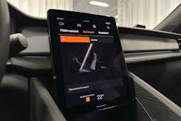 musta Polestar 2 2022 kuva 18.