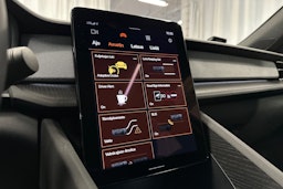 musta Polestar 2 2022 kuva 19.