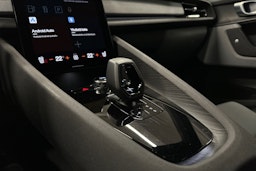 musta Polestar 2 2022 kuva 21.