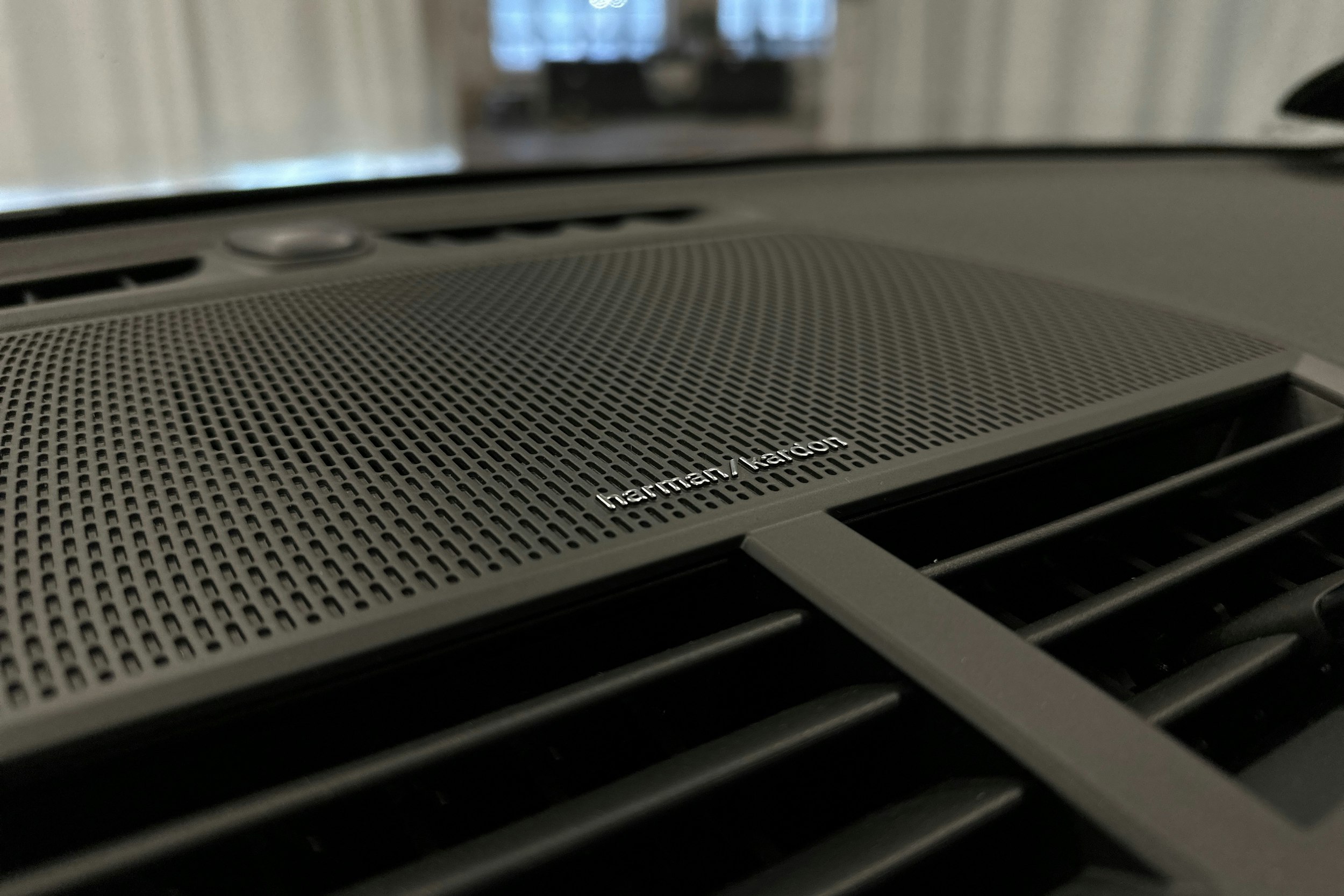 musta Polestar 2 2022 kuva 22.