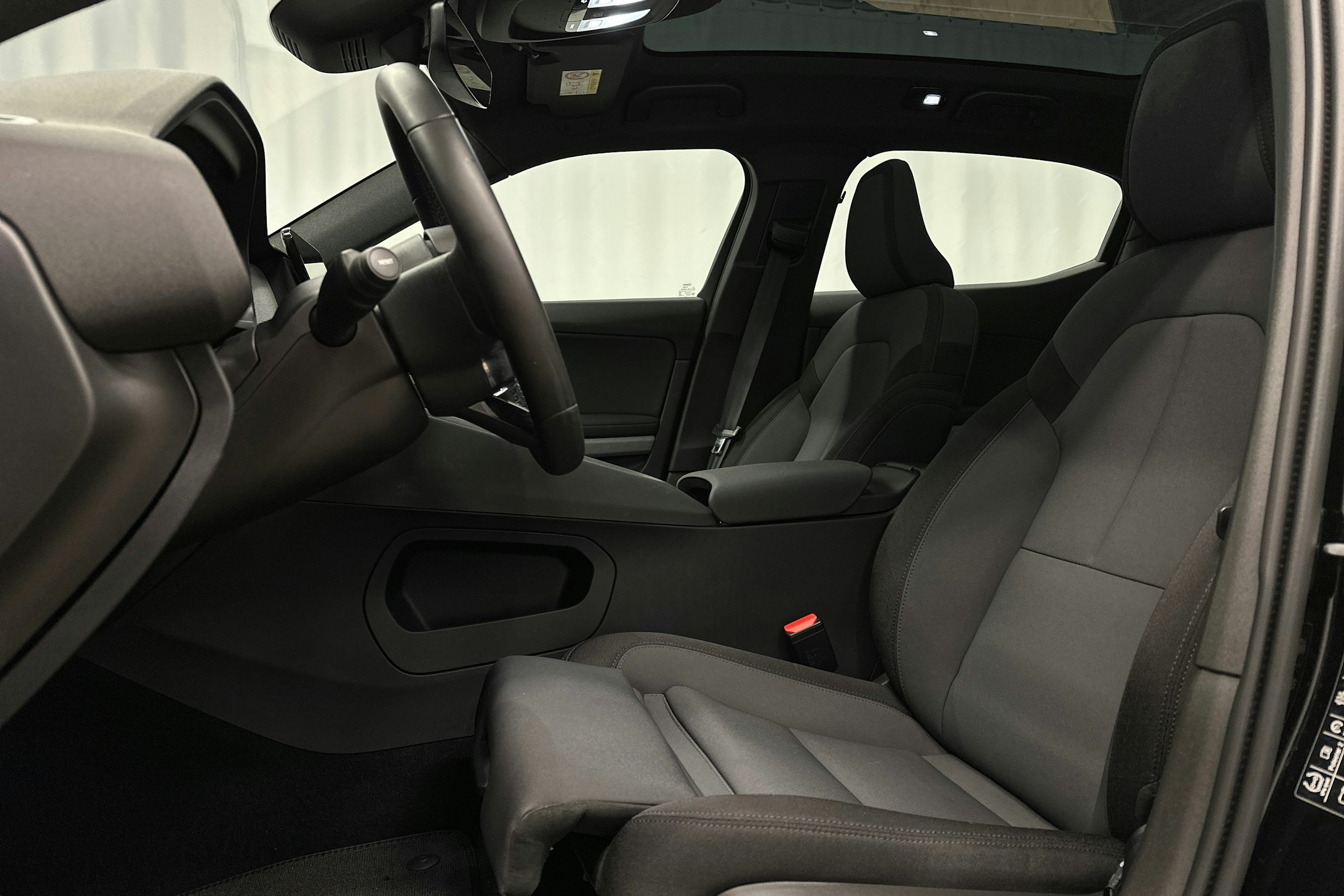 musta Polestar 2 2022 kuva 23.