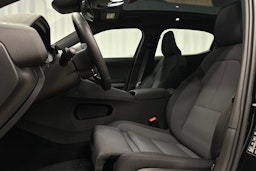 musta Polestar 2 2022 kuva 23.