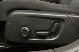 musta Polestar 2 2022 kuva 24.