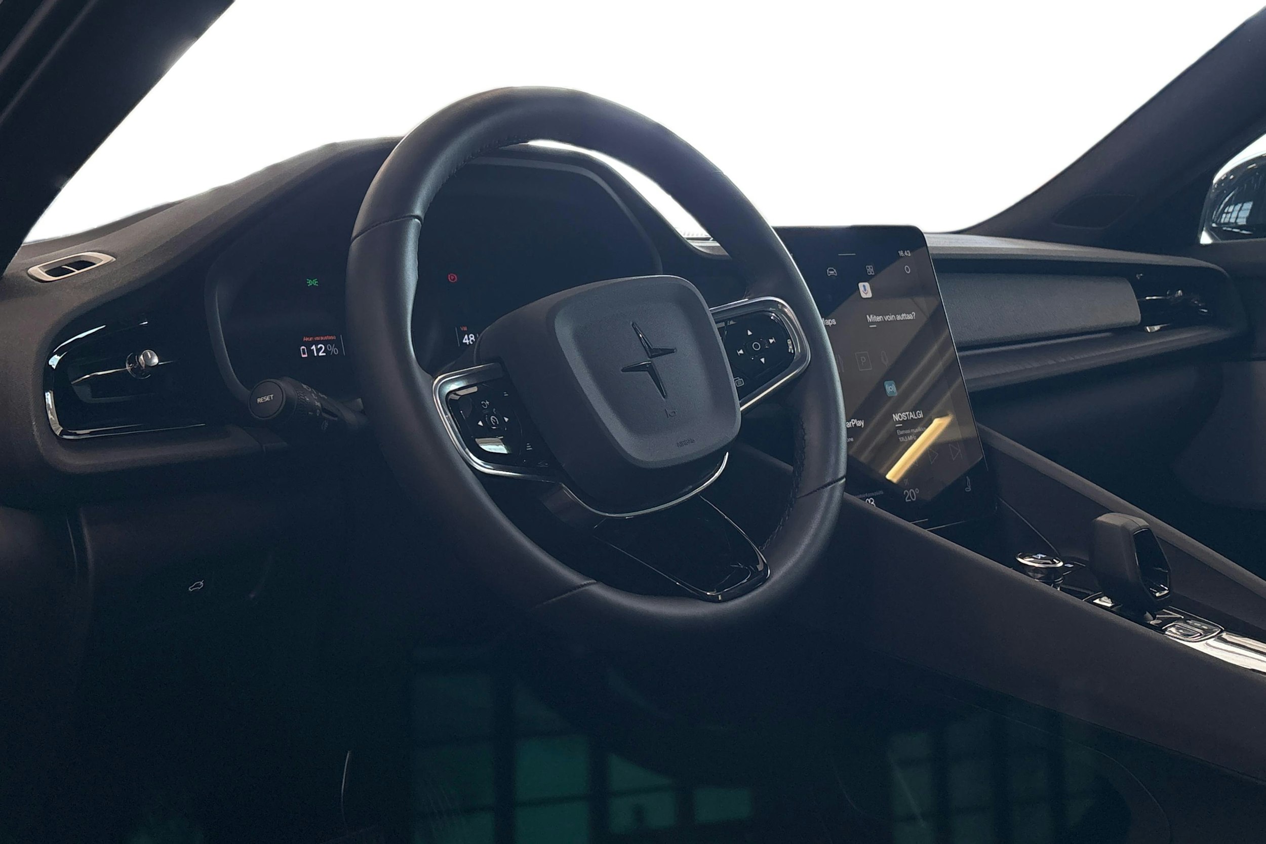 sininen Polestar 2 2023 kuva 3.