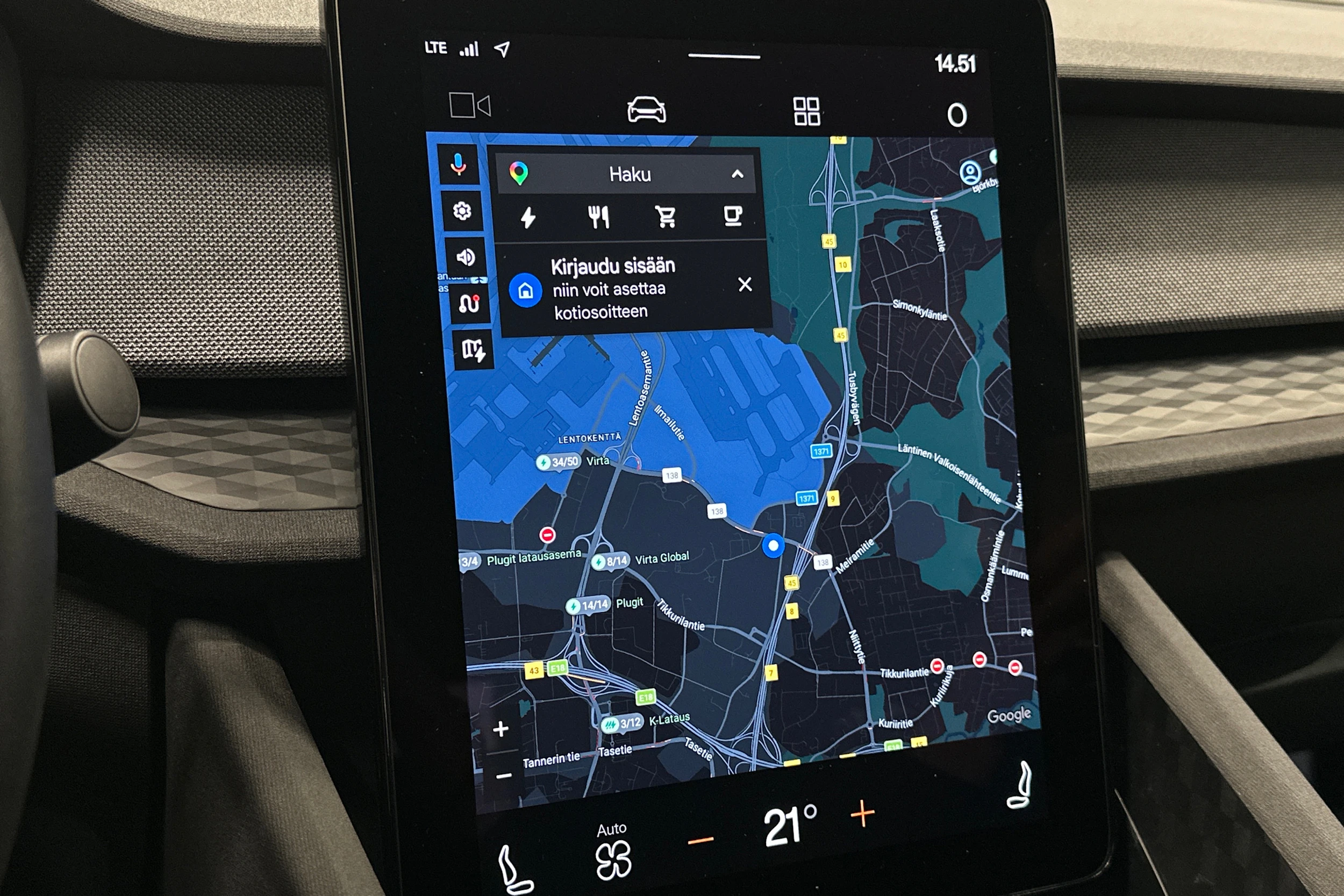 musta Polestar 2 2023 kuva 18.