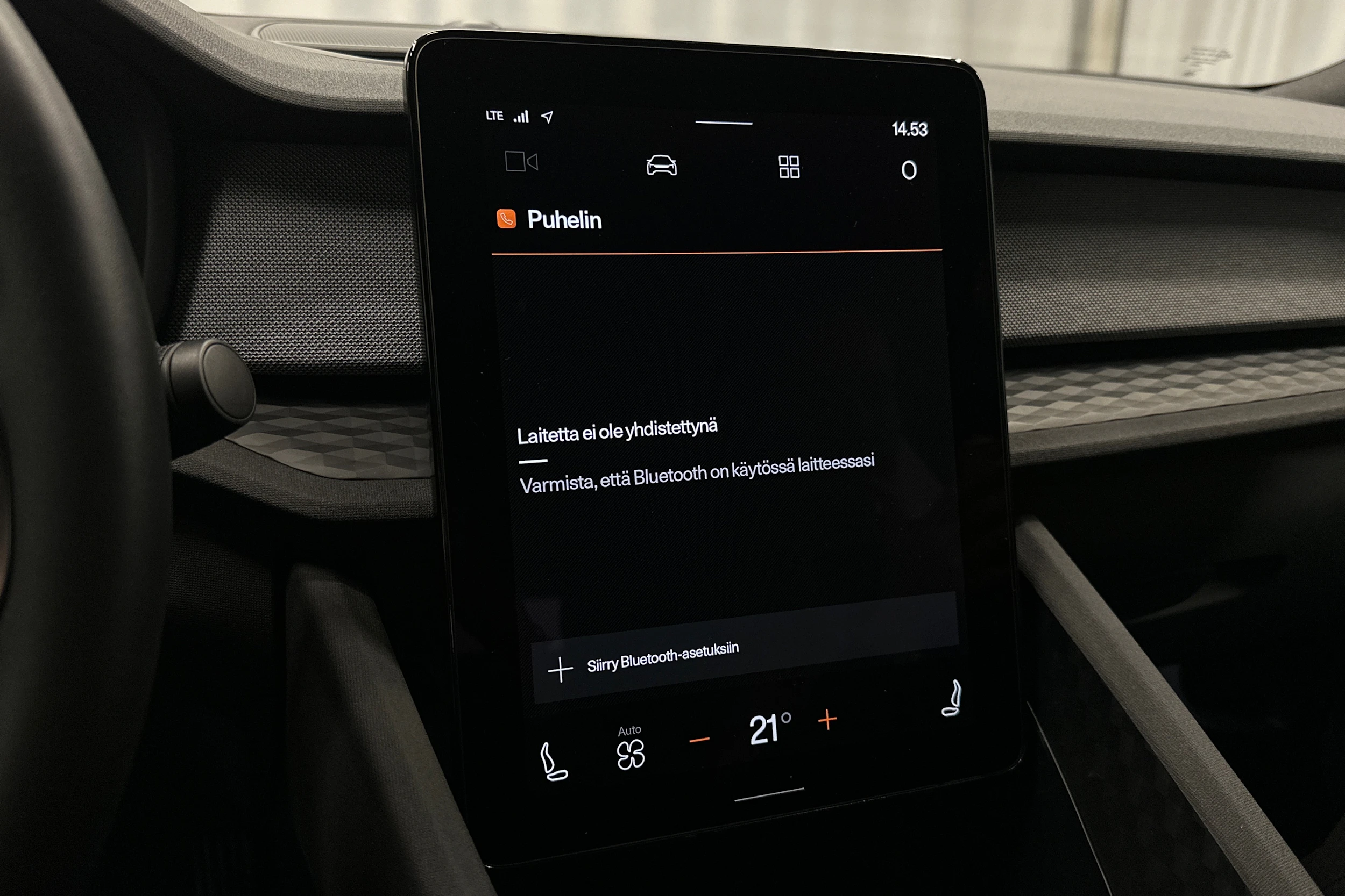 musta Polestar 2 2023 kuva 21.