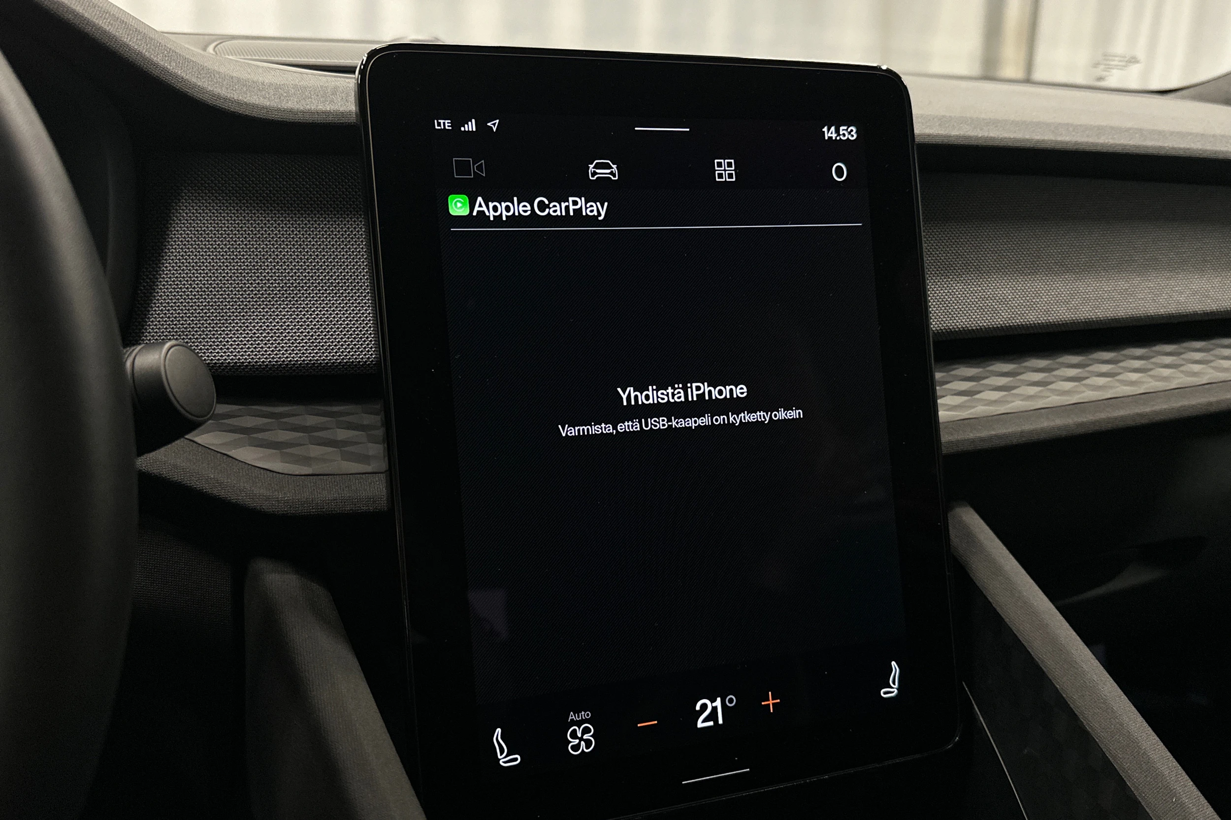 musta Polestar 2 2023 kuva 22.
