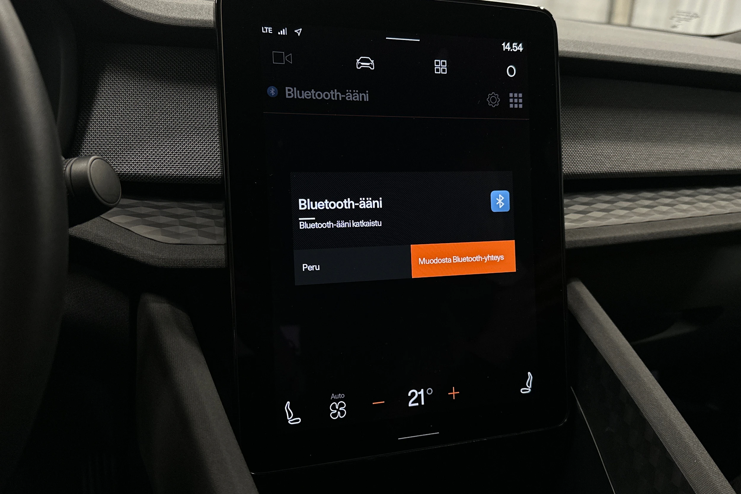 musta Polestar 2 2023 kuva 24.