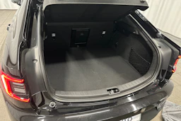 musta Polestar 2 2023 kuva 35.