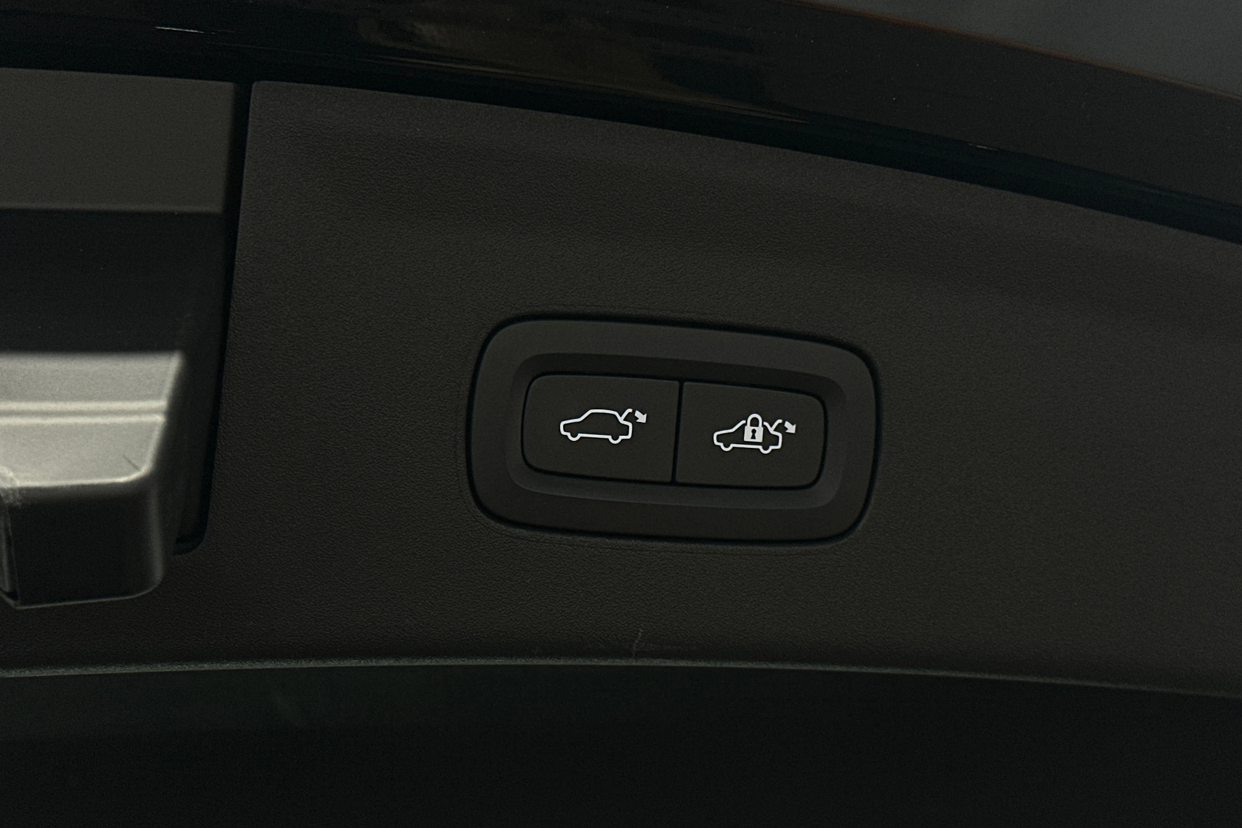 musta Polestar 2 2023 kuva 39.