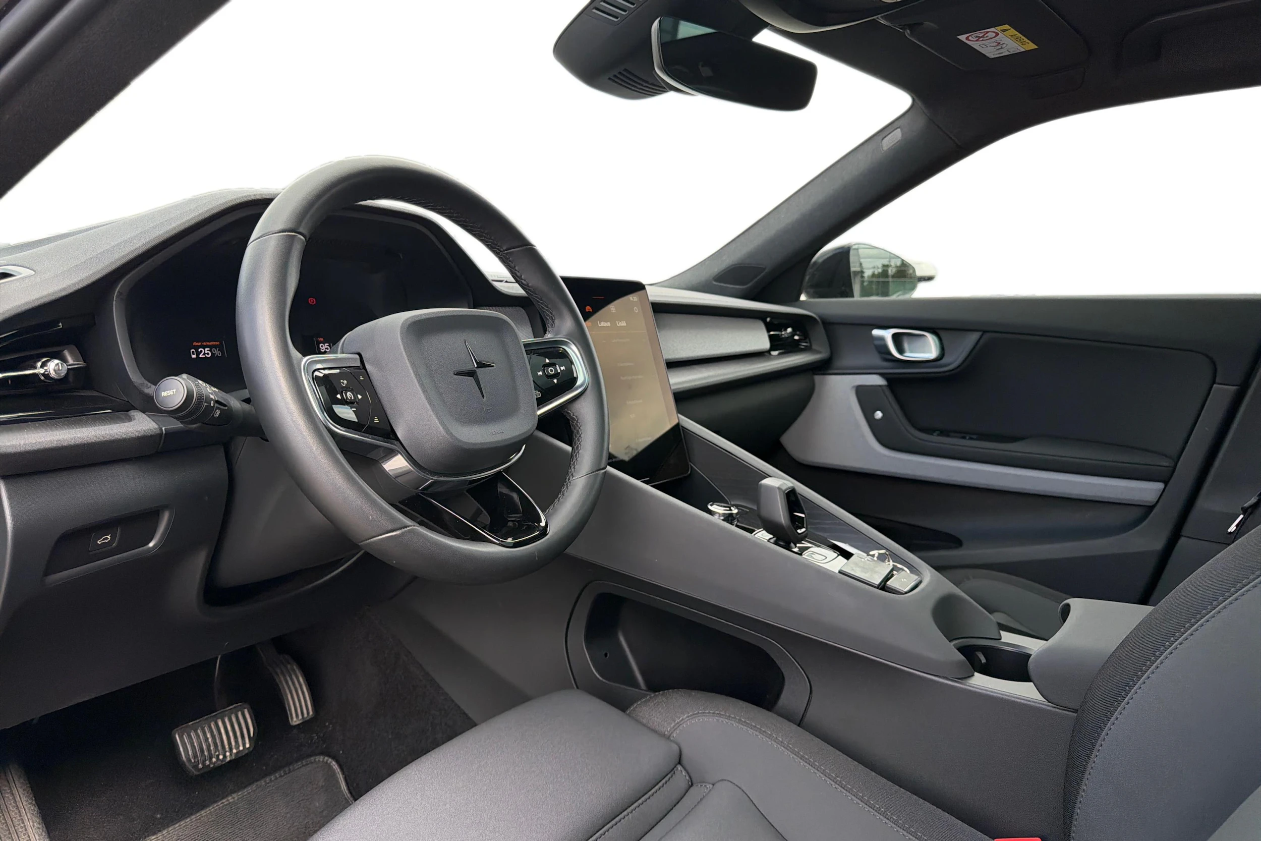 musta Polestar 2 2023 kuva 3.
