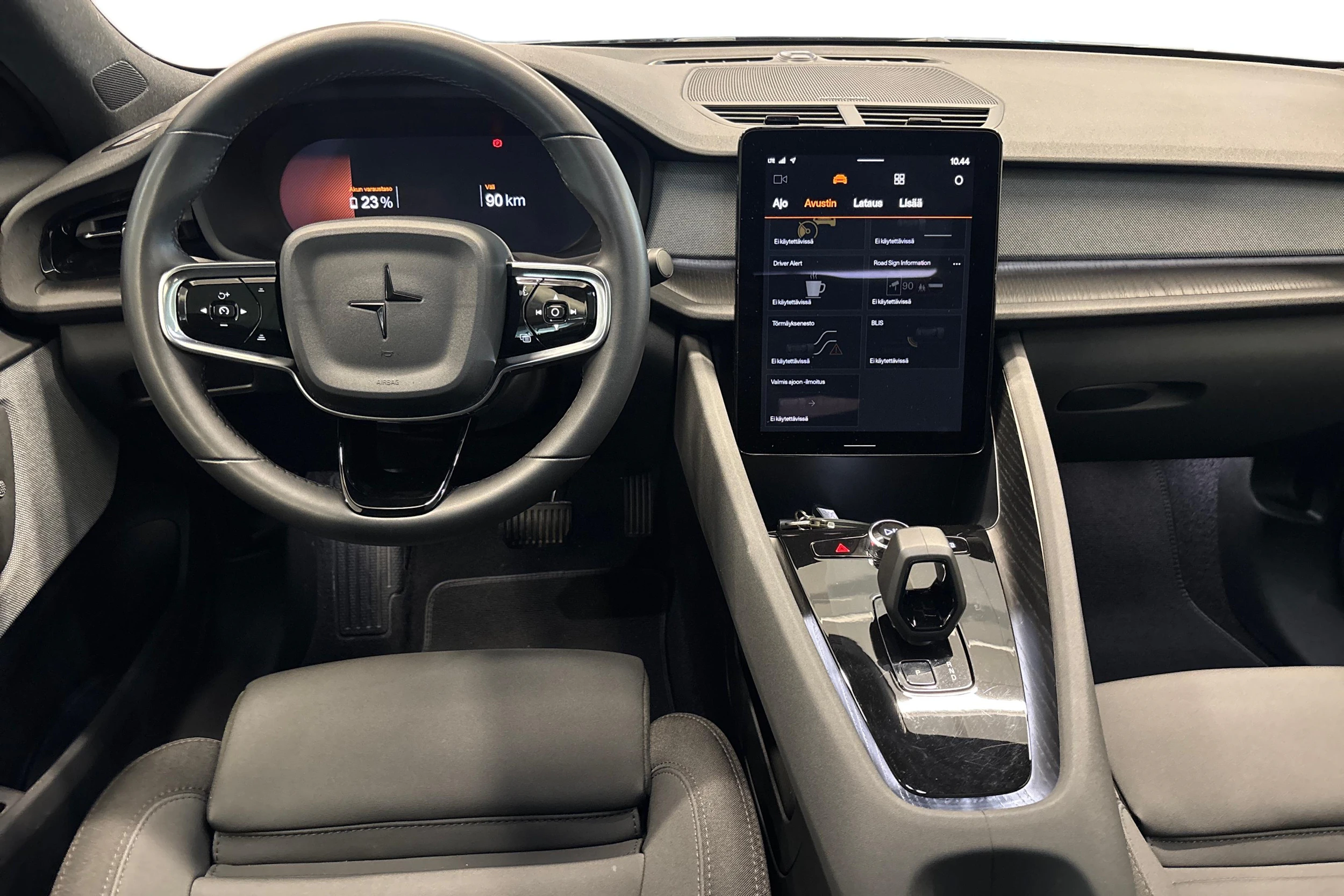 musta Polestar 2 2023 kuva 7.