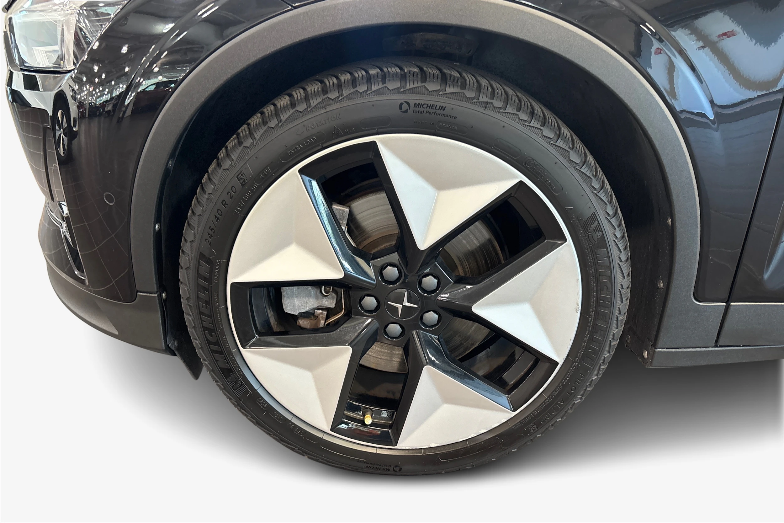 musta Polestar 2 2023 kuva 9.