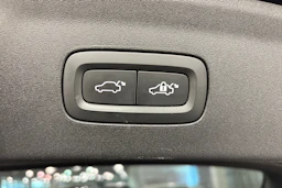 musta Polestar 2 2023 kuva 12.