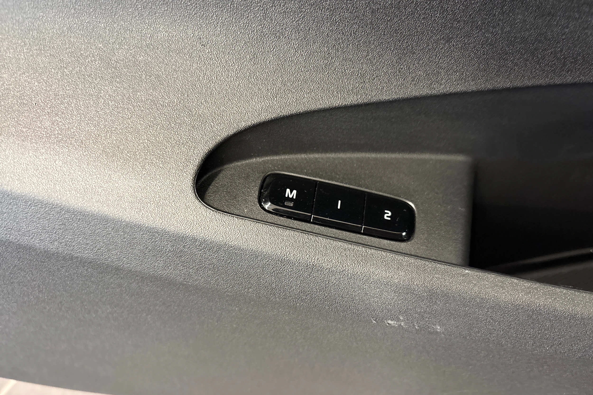 musta Polestar 2 2023 kuva 15.