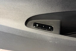 musta Polestar 2 2023 kuva 15.