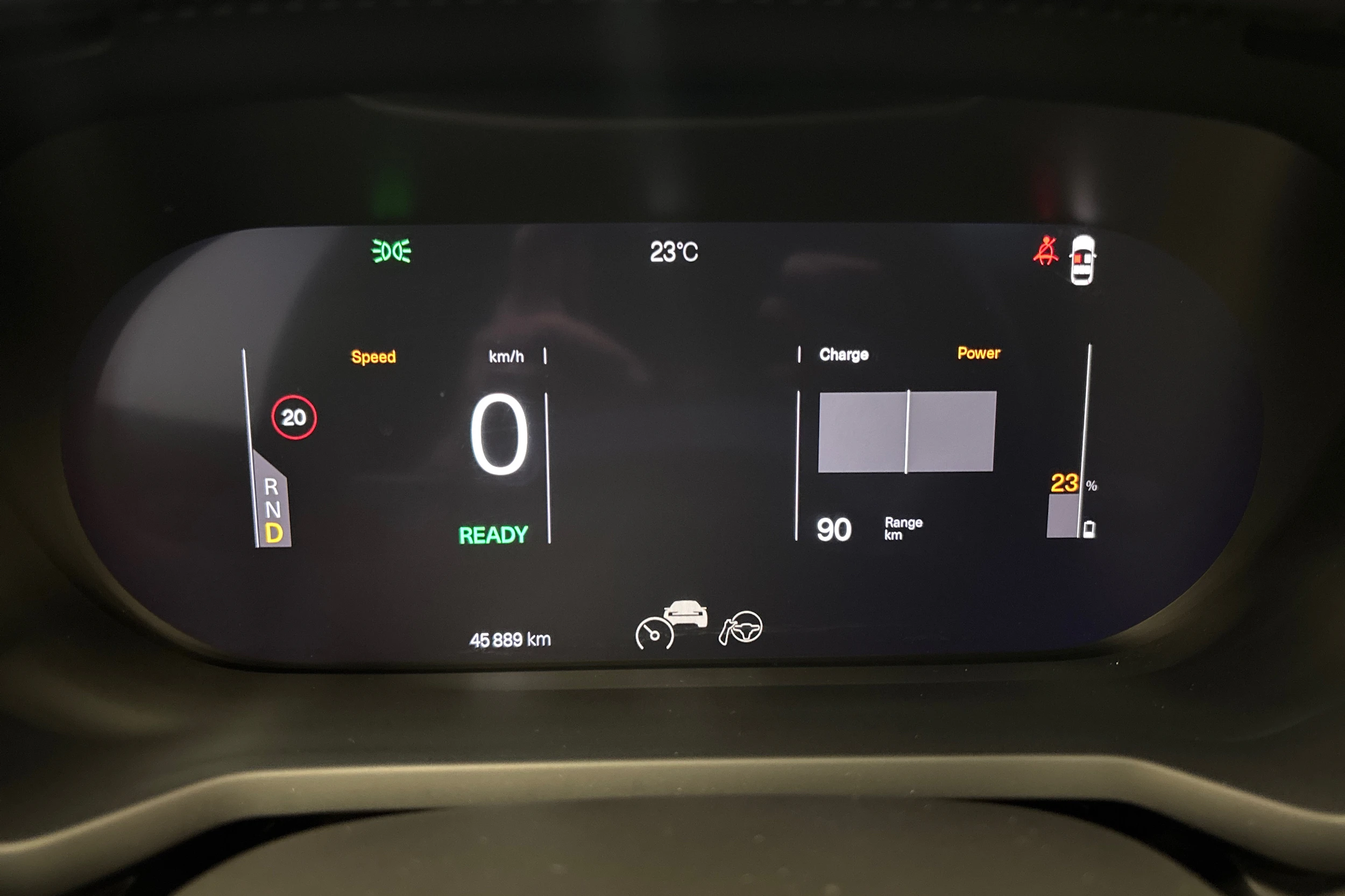 musta Polestar 2 2023 kuva 25.