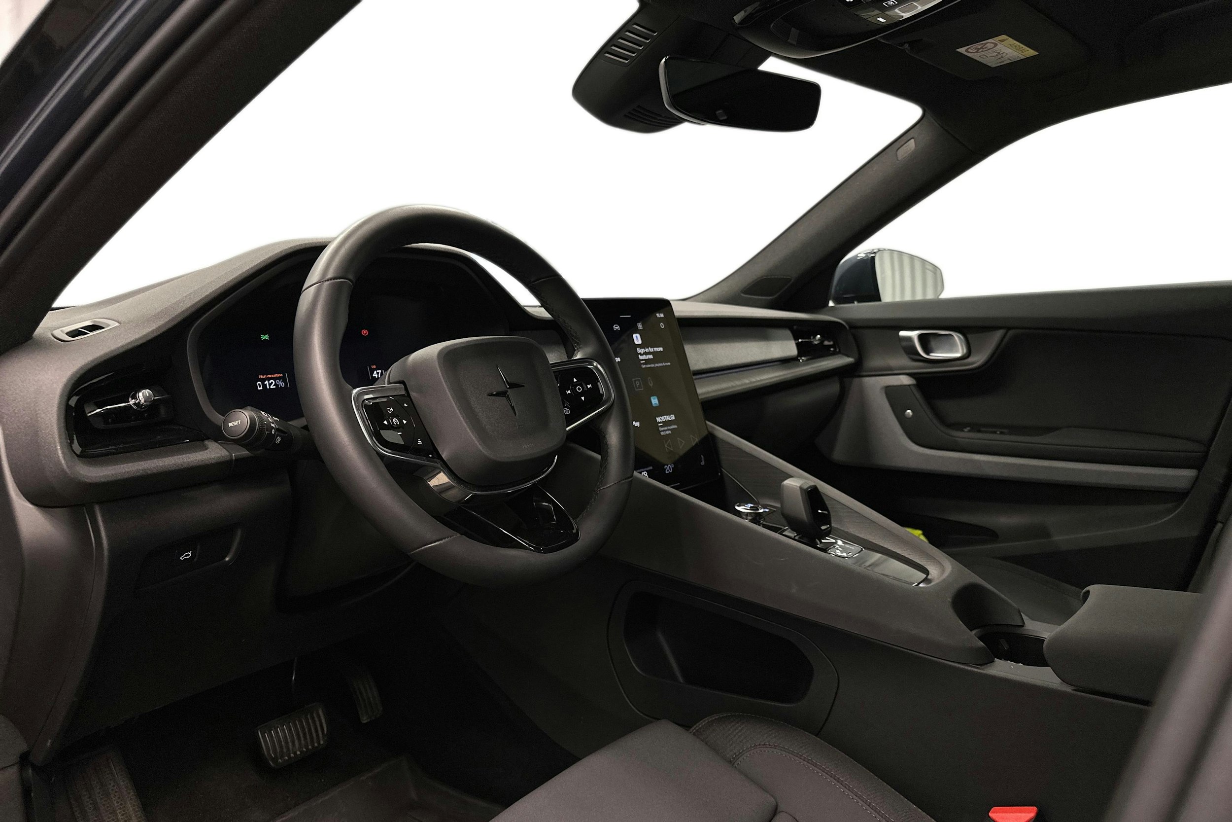 sininen Polestar 2 2023 kuva 7.