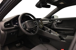 sininen Polestar 2 2023 kuva 7.