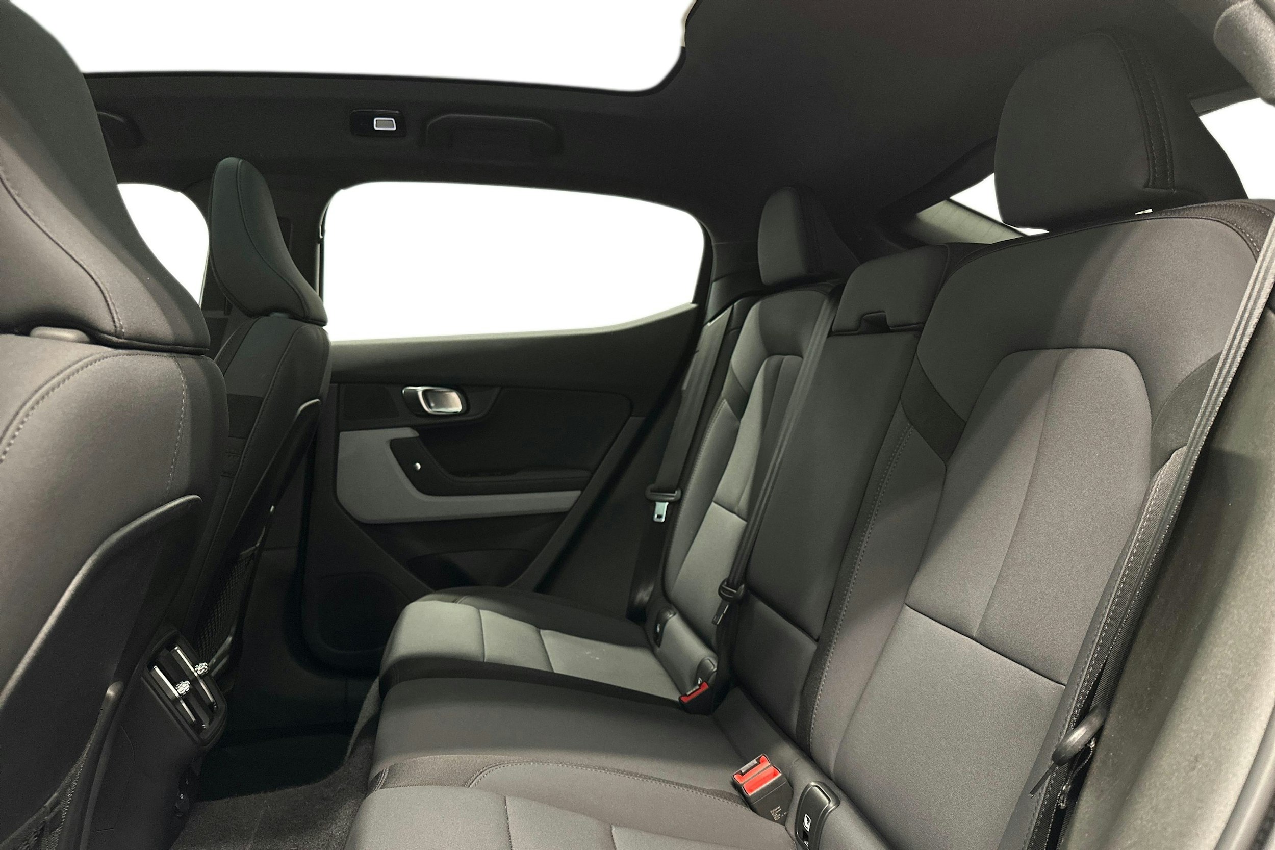 sininen Polestar 2 2023 kuva 10.