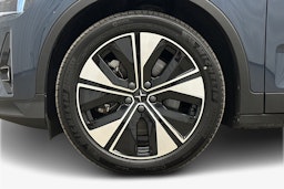 sininen Polestar 2 2023 kuva 11.