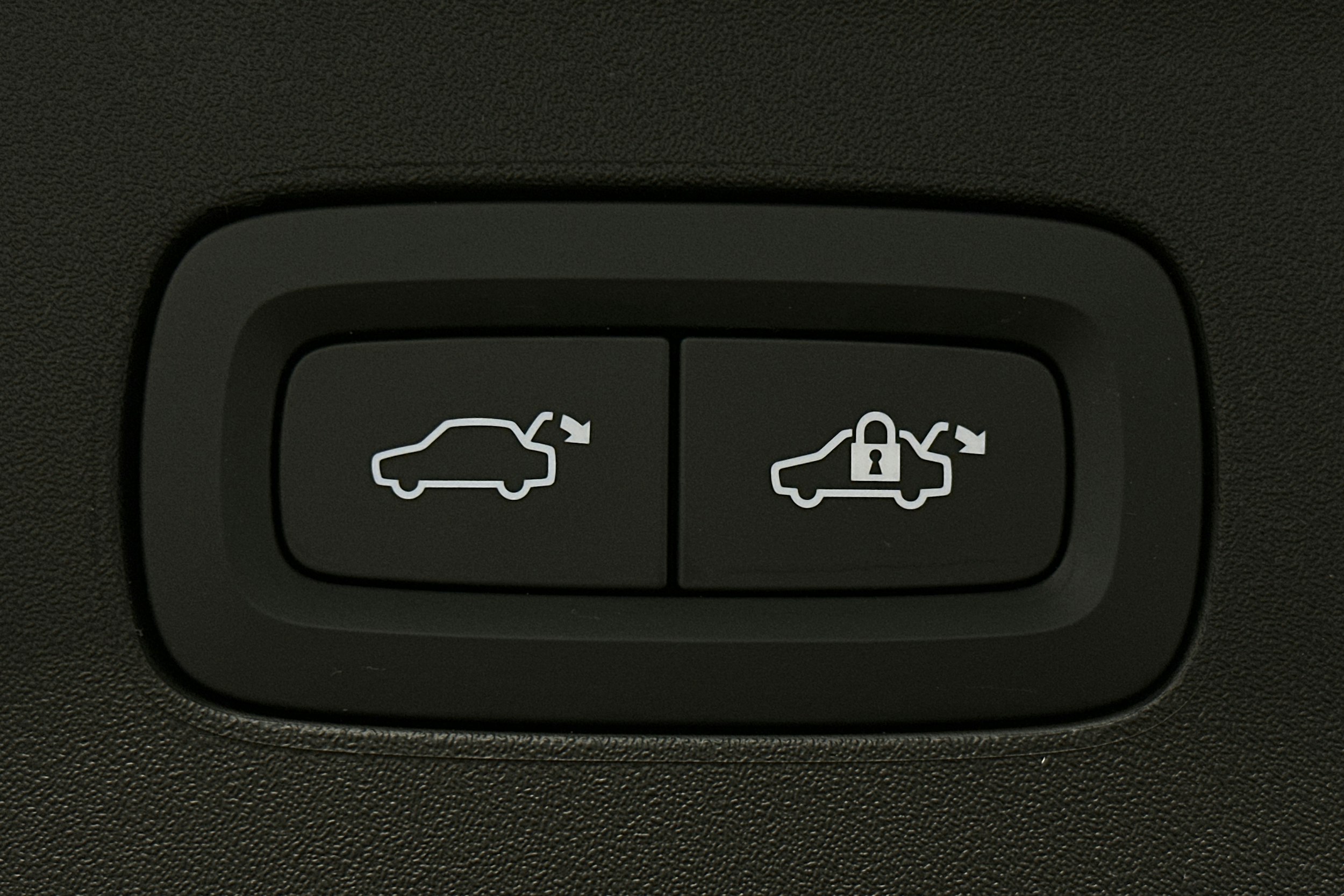 sininen Polestar 2 2023 kuva 15.