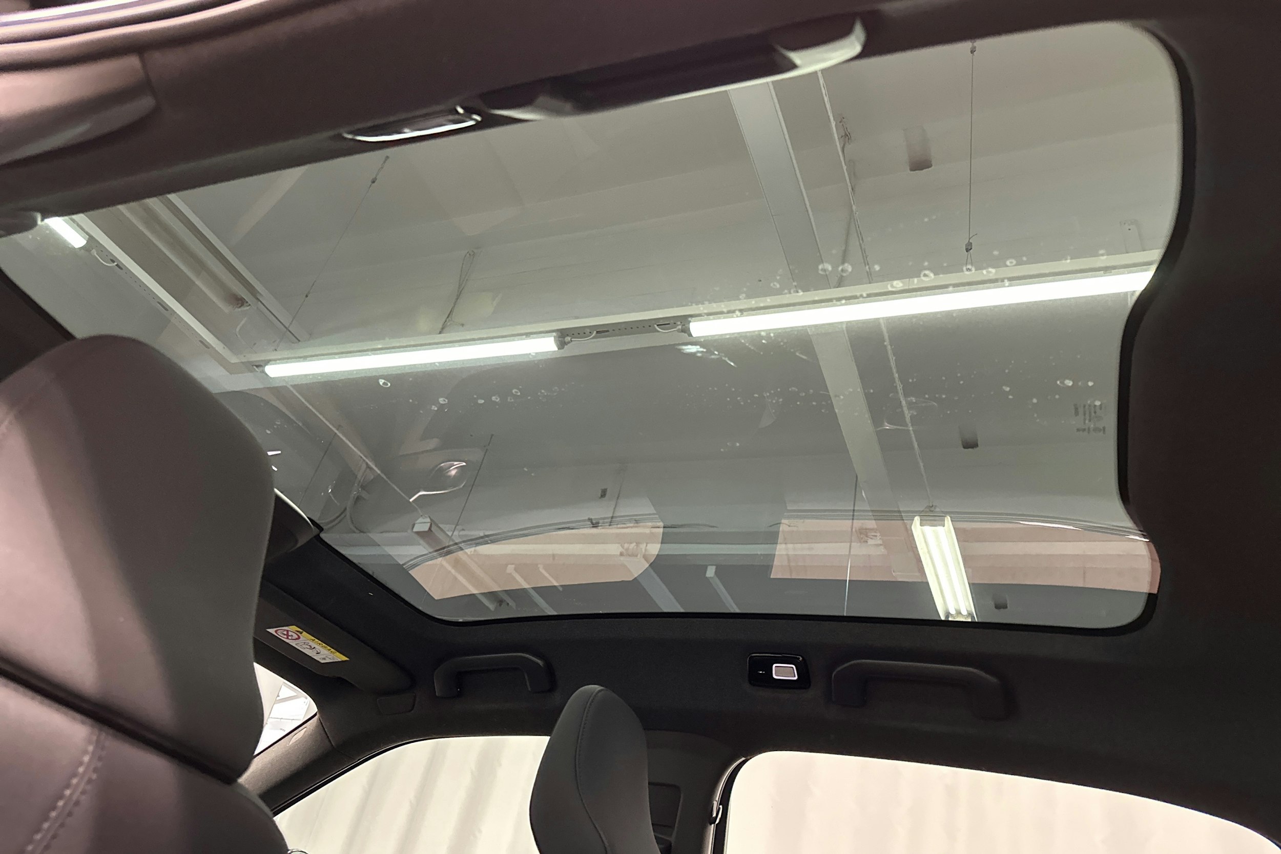 sininen Polestar 2 2023 kuva 16.