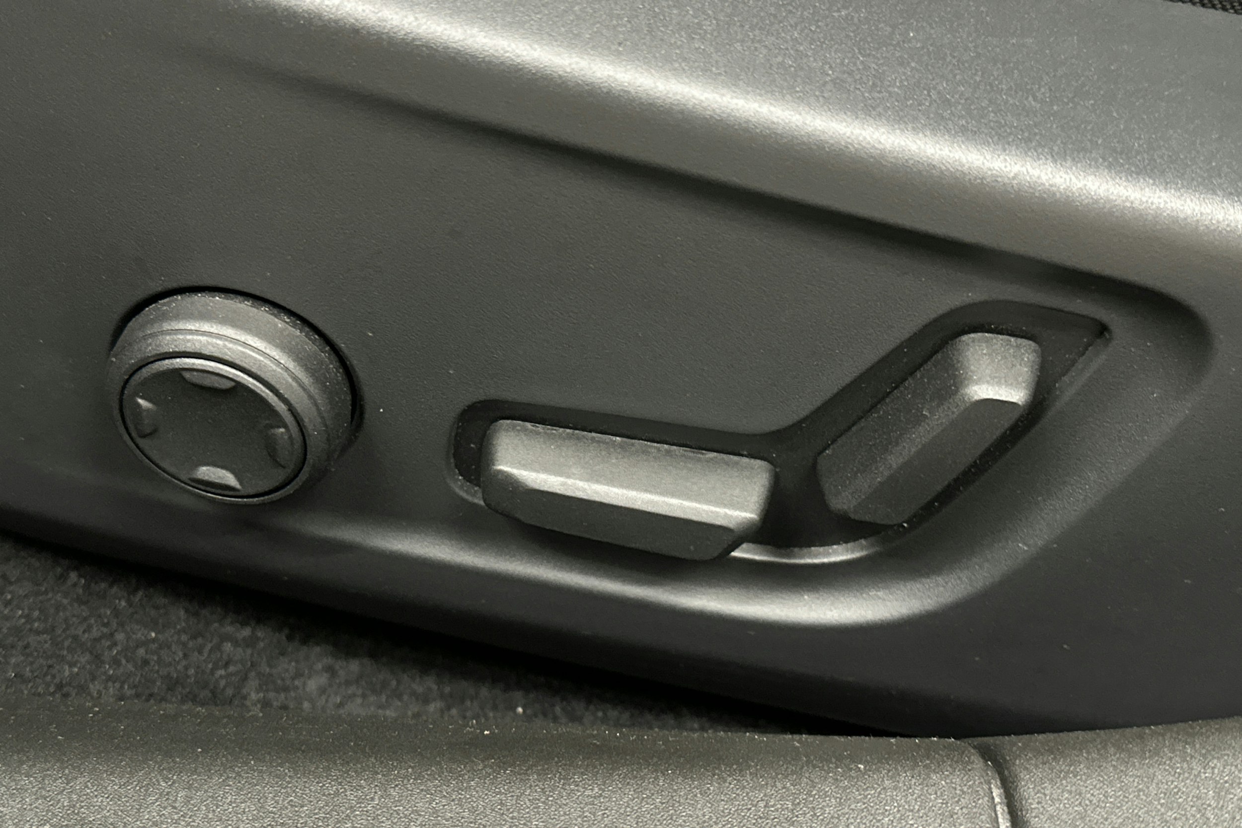sininen Polestar 2 2023 kuva 18.