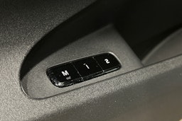 sininen Polestar 2 2023 kuva 19.