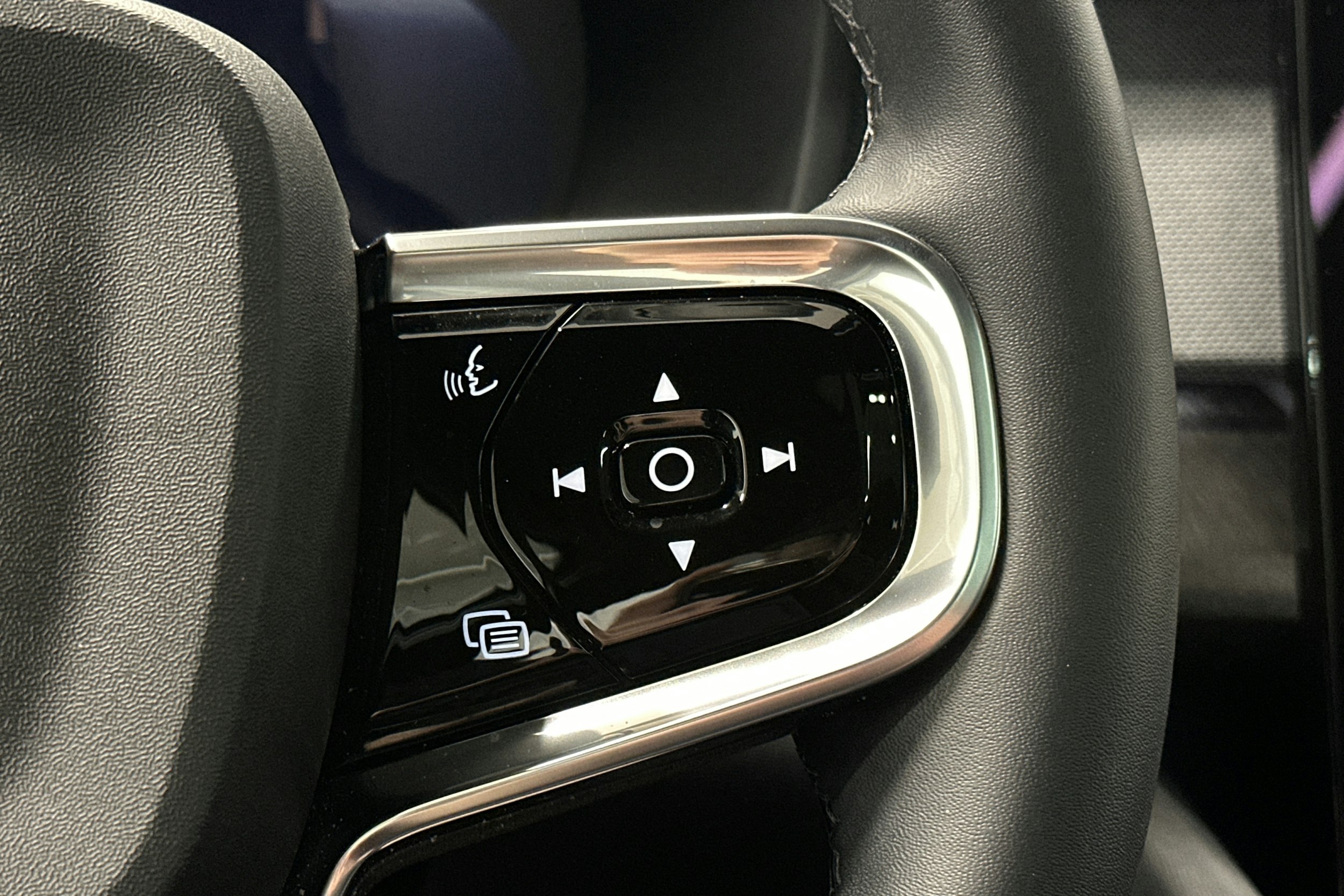 sininen Polestar 2 2023 kuva 22.