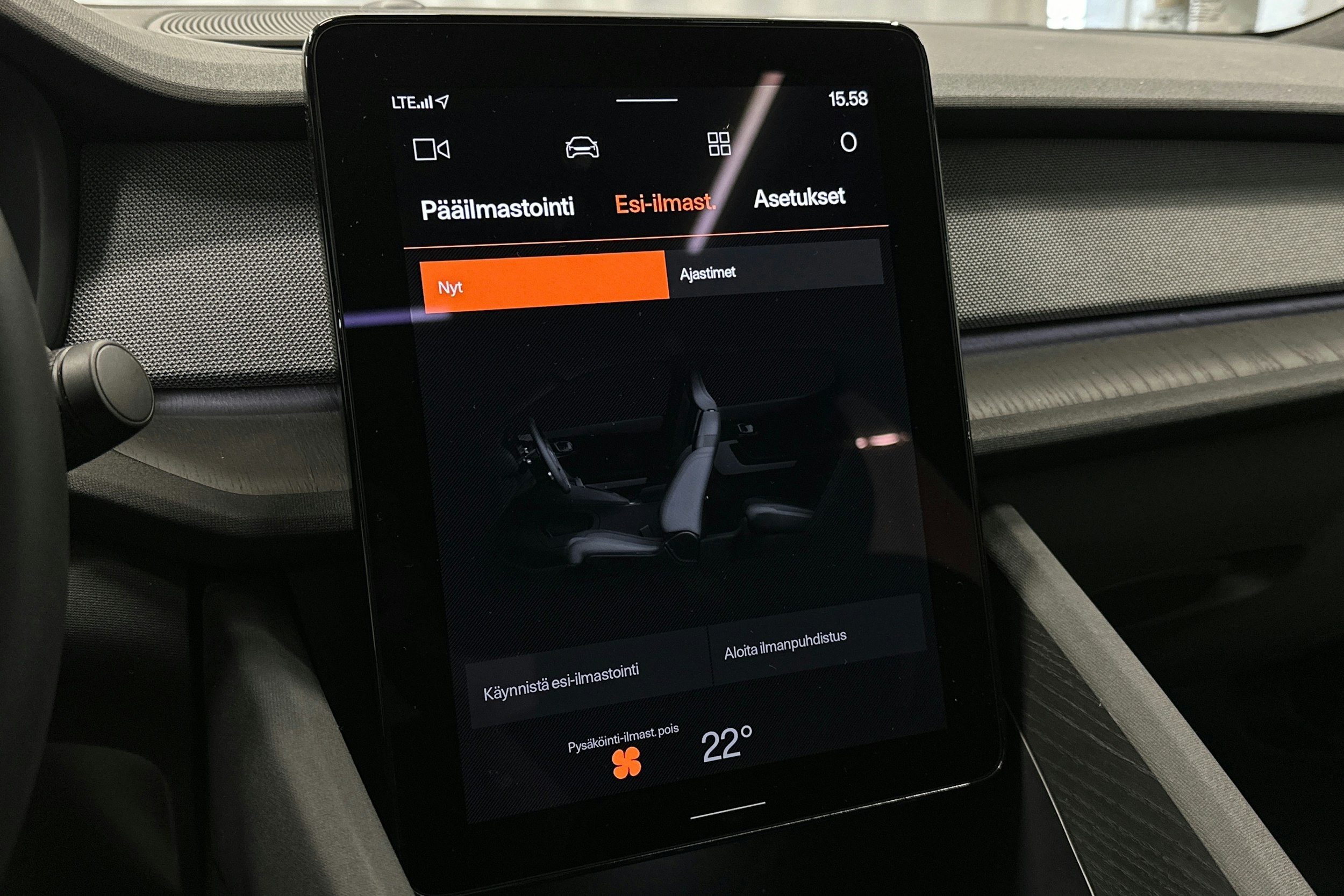 sininen Polestar 2 2023 kuva 27.